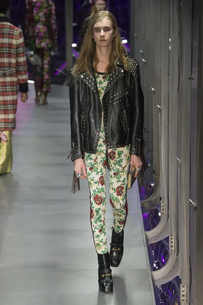 Look 29